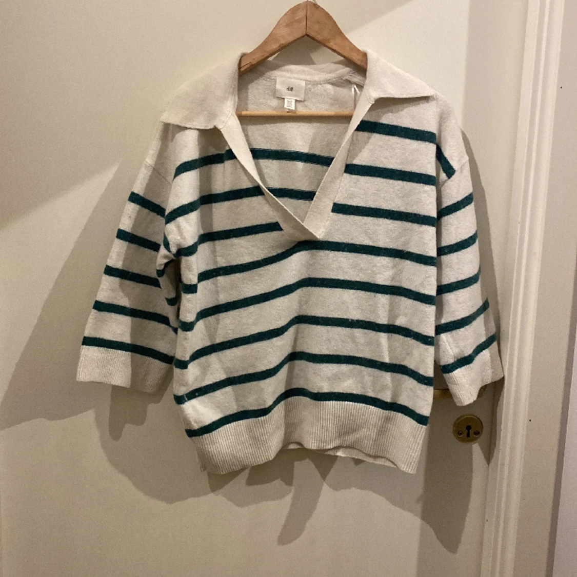 Stickad trekvartsärmad tröja