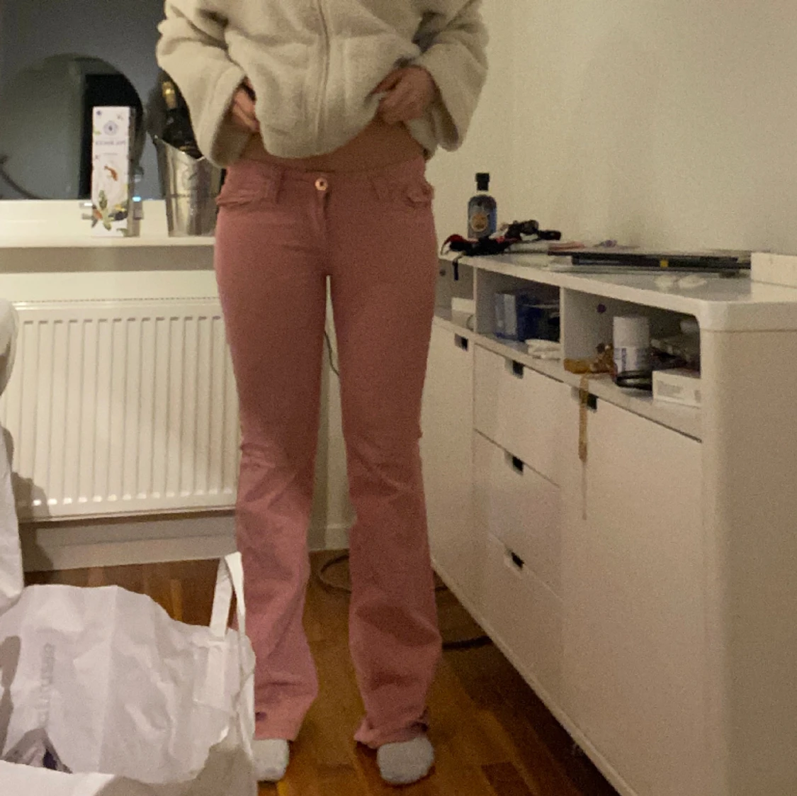 Rosa lågmidjade manchesterbyxor 