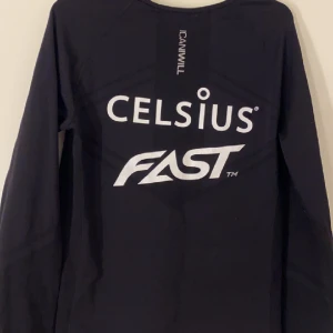 Iciw Celcius tröja  - Tröja ifrån iciw med tryck ifrån Celcius på ryggen.  Finns difekter (se bild 3), inget man tänker på förutom nära håll. Kom med prisförslag 