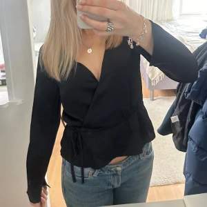 Svart blus - Fin svart blus som inte kommer till användning!