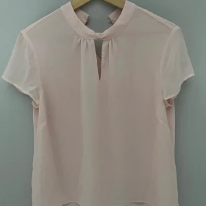 rosa blus - Rosa blus från S. olivers i storlek L men skulle säga att den sitter som en S, kanske M.