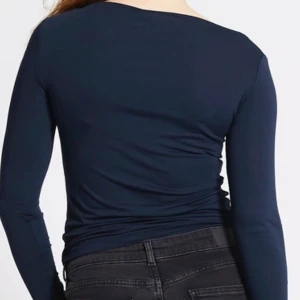 mörkblå tröja  - super snygg helt ny tröja ”soft feel” från lager! 