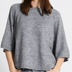 Trekvartsärmad stickad  - Super snygg stickad tröja från lager, helt ny