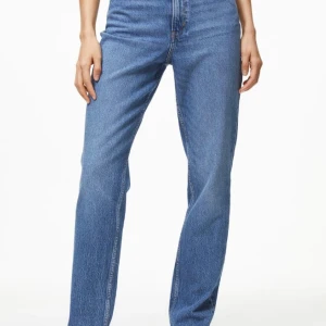 90’s straight ultra high waist - Använd ett par gånger. Köptes förra året. Slut såld i H&M. Kommer inte till användning längre. 