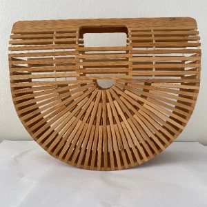 Strandväska i trä  - Handväska i tunt trä  Korgväska