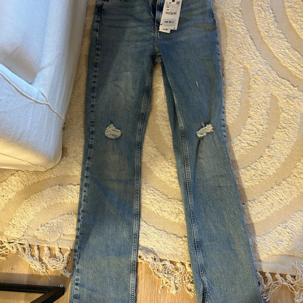 Jeans från zara aldrig använda strl 34. Jeans & Byxor.