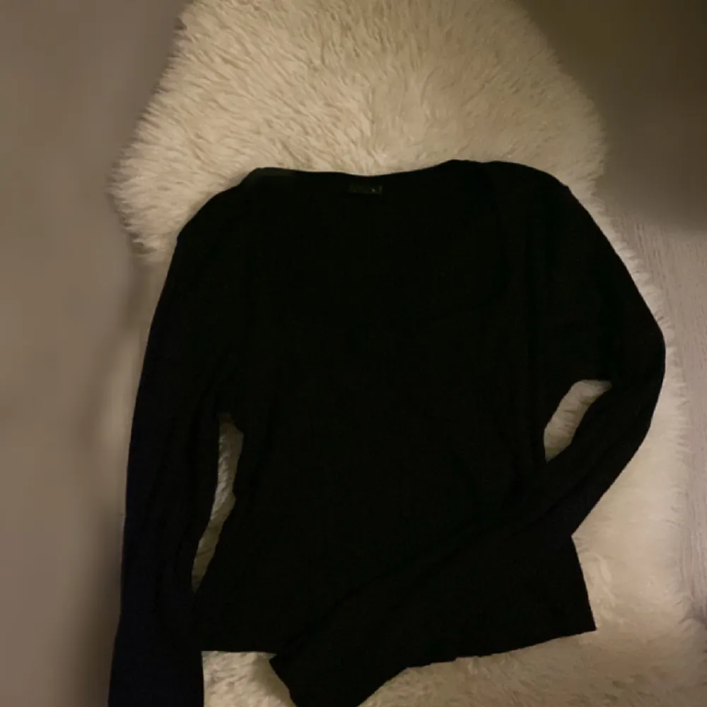Nästan helt ny och oanvänd enkel tröja från ginatricot  ord pris 250kr Är tyvärr för stor på mig . Tröjor & Koftor.