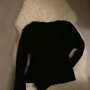 Nästan helt ny och oanvänd enkel tröja från ginatricot  ord pris 250kr Är tyvärr för stor på mig 