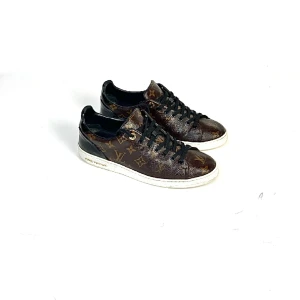 Louis Vuitton skor - Louis vuitton frontrow Trainer Skick: 8/10 Storlek: 40 Pris: 1899kr