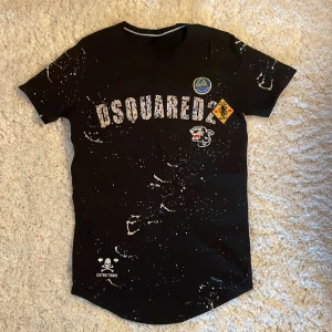 Dsquared t-shirt - T-shirten är storlek S, använd 2 gånger, bra skick