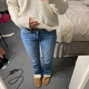 Icon jeans - Säljer dessa jeans från lager 157 i modellen ”icon”. Lågmidjade och raka ben. Storlek XS. Passar bra i längd på en som är 167. Använda vid två tillfällen så dom är som nya. Hör av dig vid frågor. Klicka endast på köp nu om du vet att du ska köpa!💕