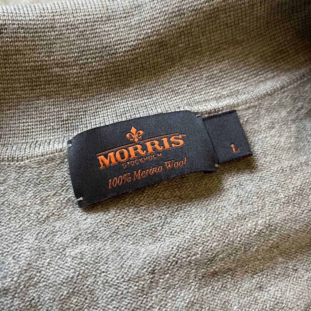Riktig skön och stilren tröja från Morris i 100% merinoull. Toppskick och i storlek L. Skriv gärna om ni har funderingar!. Tröjor & Koftor.
