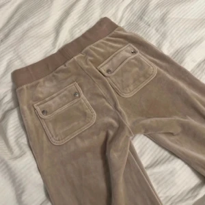 Beige Juicybyxor  - Strl Xs. Jättefint skick och mjuka och sköna!