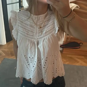 Blus - Populär blir som är i fel storlek för mig! Har inga bilder på tyvärr🩷