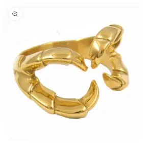 Säljer min as snygga claw ring eftersom den var en stl för stor !! ❤️ precis köpt ❤️ tryck på köp nu om du är intresserad eller hör av dig privat 💋