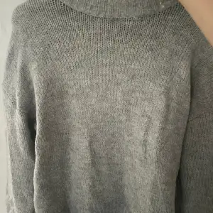 Super snygg stickad tröja ifrån lager 157🫶🏼 storlek XS/S och är i bra skick❤️