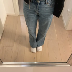 Jeans  - Bra skick använda en gång, sitter inte som jag vill. Lågmidjade, 