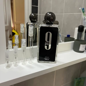 Afnan 9pm  - Väldigt trevlig söt doft som har extremt bra performance för priset. Testa innan man köper egen. 2ml/3ml/5ml/10ml finns att köpa, pris diskuteras privat💫