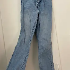 Utsvängda jeans