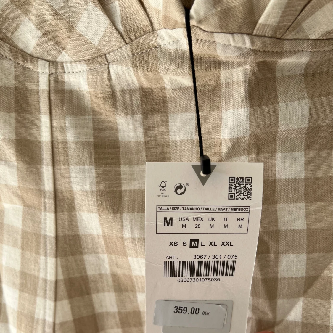 Underbar oanvänd klänning från Zara - 90