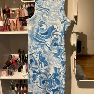 Klänning - Super fin klänning som inte kommer till användning  In princip aldrig använd. 