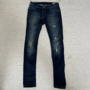 Adrian Hammond - Hej! Säljer nu dessa super populära jeans. Jeans är i superfint skick. W29 men passar W30
