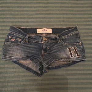 Hollister Lågmidjade shorts  - Fina lågmidjade shorts från hollister, tyvärr för små. 