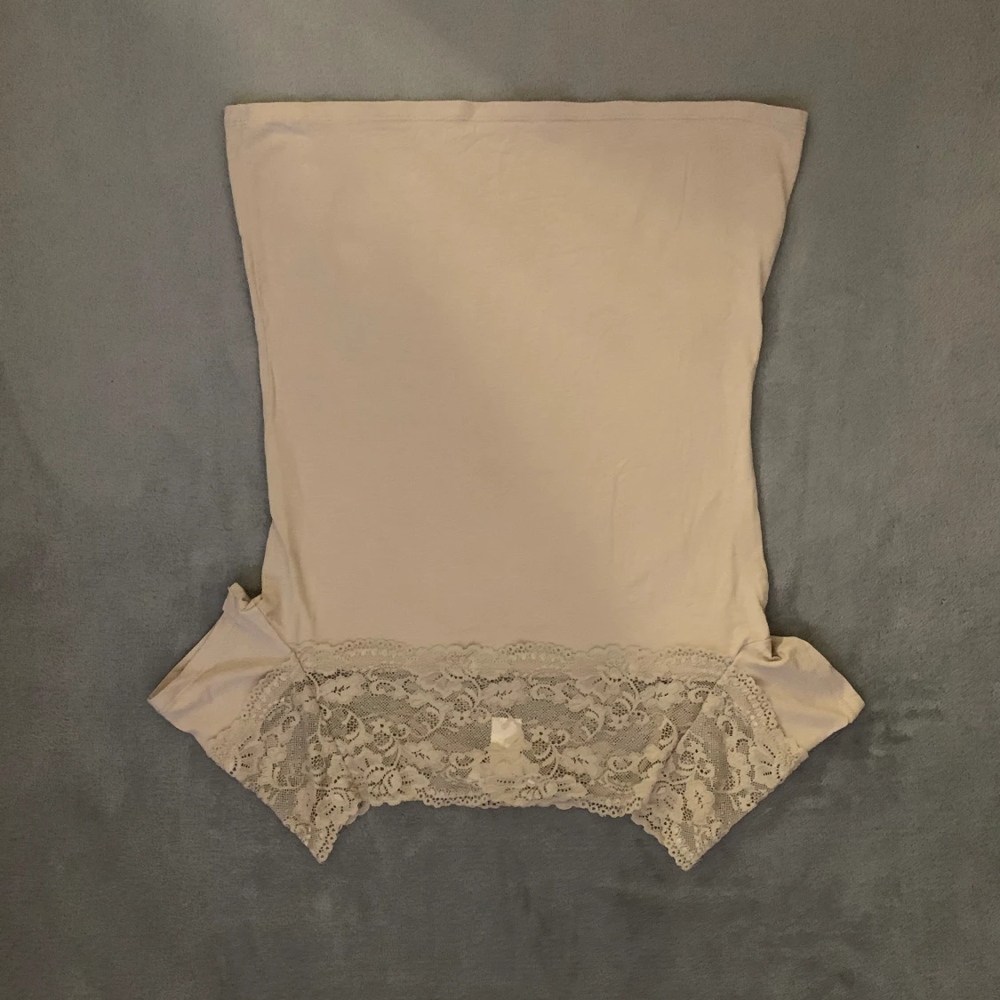 Beige spetstopp  - 90