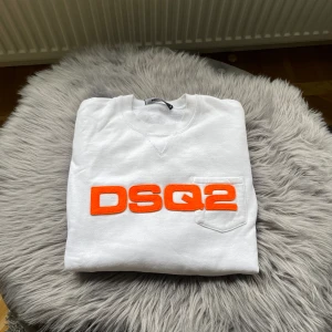 dsquared2 tröja  - Jätte fin tröja från dsquared2. Knappt använd och i jättefint skick!  Hör av er vid intresse, mvh. 