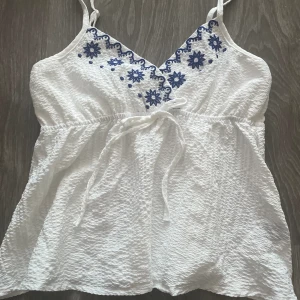 Topp - En gullig topp som aldrig kommit till användning💗