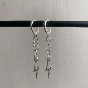 04silver örhängen - Supersnygga och trendiga örhängen!! (Ej nickelfria)