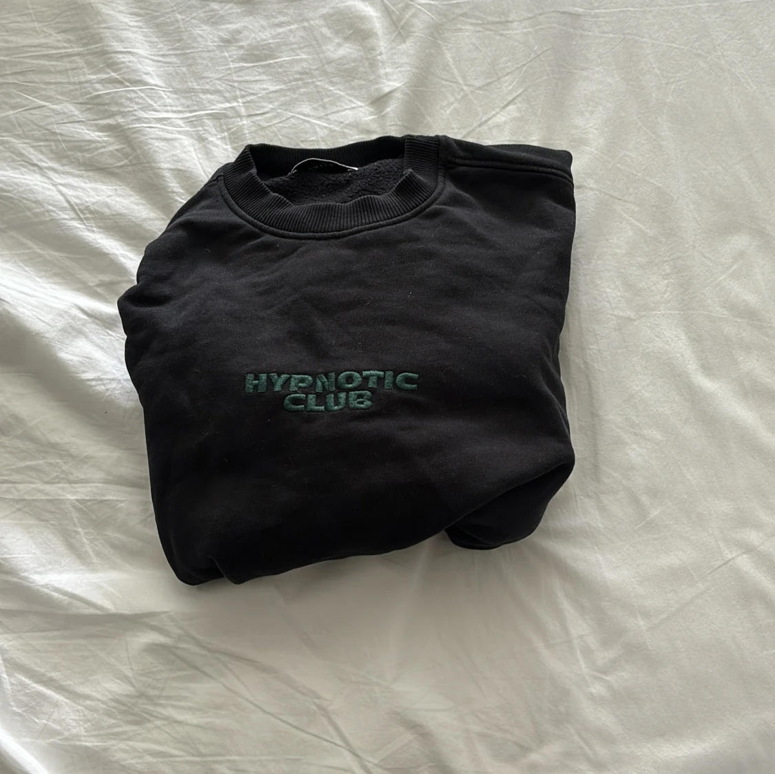 Svart tröja med tryck - 91