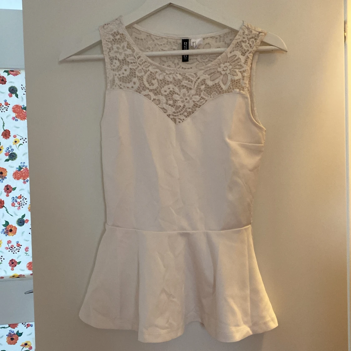 Peplum top med spetse
