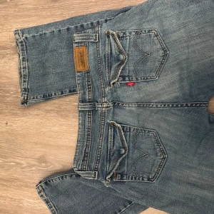 Lågmidjade jeans  - Köpte på en vintage store i usa för 40 dollar 