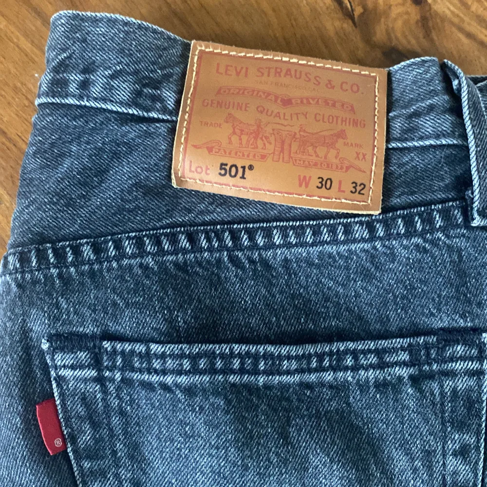 Levis 501 jeans mörkgrå w30L32. Mycket bra skick . Jeans & Byxor.
