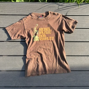 Vintage tisha - Fin fade med herr marley på 😋sitter M