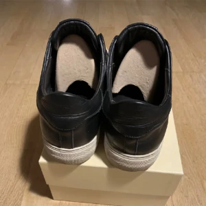 Arigatos 360 laceless - Storlek 43-44 Använda, men passade inte riktigt mig! Fortfarande bra skick! Pris går att diskuteras vid snabb affär!!