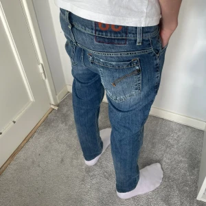 Dondup George - Tja! Säljer nu dessa sjukt snygga dondup jeans som är perfekta till våren och sommaren | Modellen är George | Storlek 29 | Skick: 9/10 | Ny pris: 3600 kr, Säljs för 1099 kr
