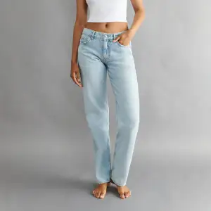 Säljer dessa superfina jeans från Gina, nypris 500. Jag är 163 cm