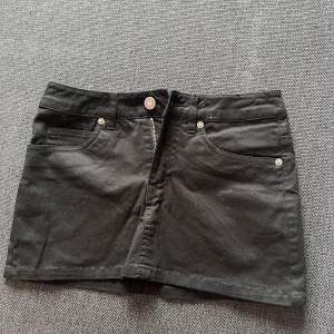 Svart jeans kjol