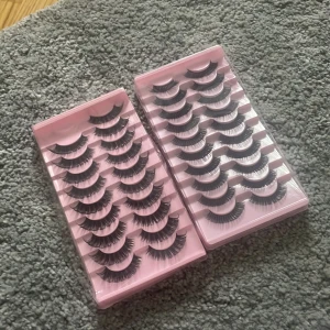 lösögonfransar - nya lösögonfransar, aldrig använda. en frans är borta. Köp antingen 1 för 20 eller 2 för 35