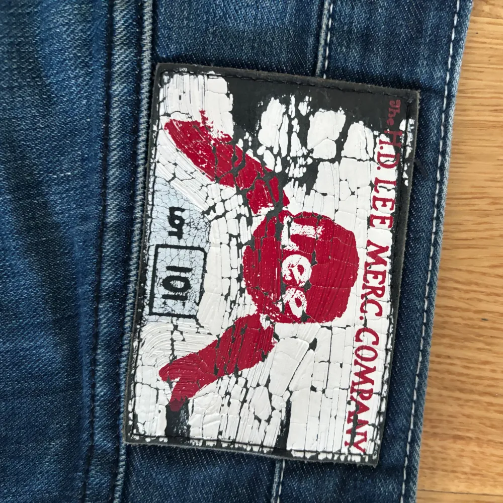 Ett par Lee jeans med rak passform. Hör av er om ni har några frågor:). Jeans & Byxor.