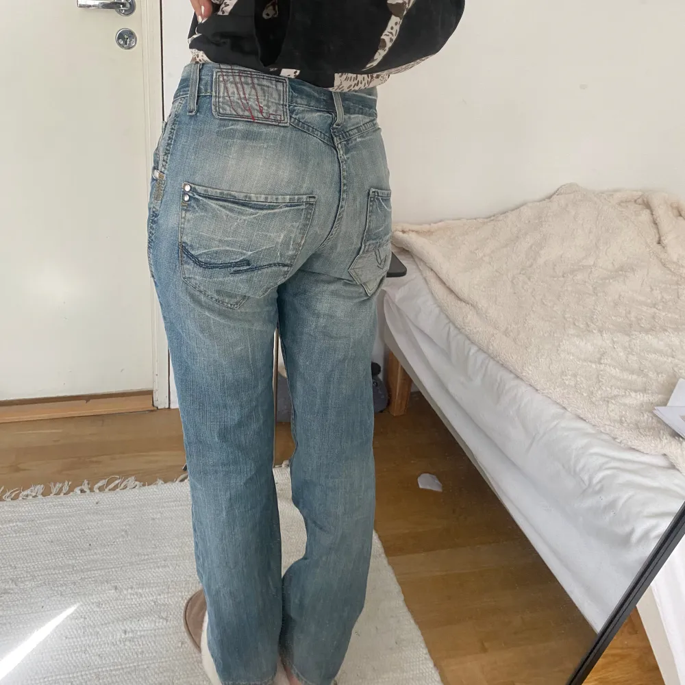Så snygga jeans från Jack & Jones, modellen heter Rake Reverse 🩷 Jag är 173cm för referens . Jeans & Byxor.