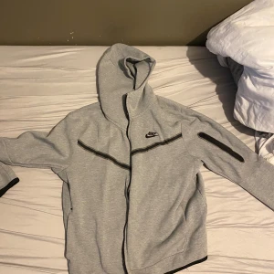 Nike Tech Fleece  - Storlek M, i jätte bra skick