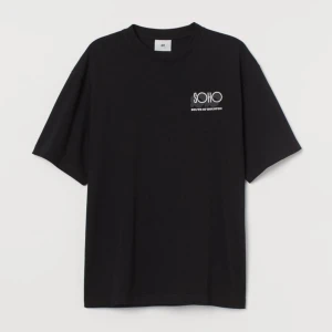 T-shirt H&M - Snygg t-shirt från herravdelningen på H&M❤️🌸 Bara använd en gång