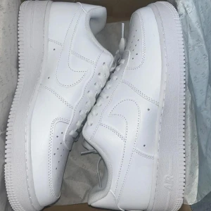 Air force 1 - Air force 1, cond 9.5/10, kom dm för Fler frågor💚