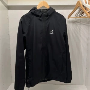 Haglöfs vindjacka - Säljer nu min jacka då den inte används längre, den är storlek M och är i bra skick. Finns det några frågor är det bara att skriva. /Leo