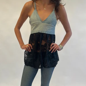 Jeans och spets linne - Gulligt linne med spets. 🐆🐆 Skriv för mer frågor 