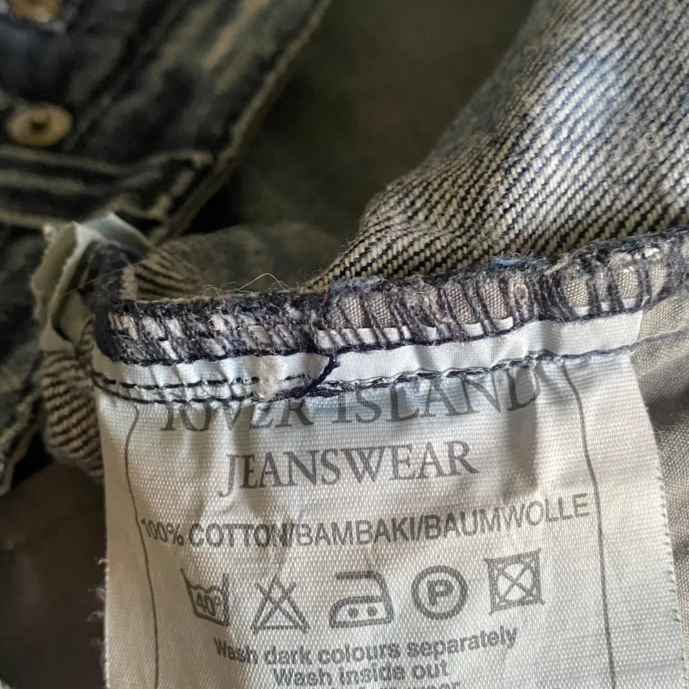 Low waist bootcut jeans från River Island. Passar nog någon som är runt 160 cm. Vid frågor är det bara att höra av sig!💓Pris kan diskuteras! . Jeans & Byxor.