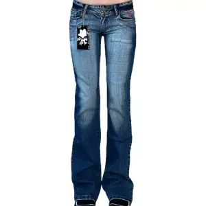 Jeans från crazyage helt nya med lappsr kvar i perfekt skick, sitter lågmidjade och är utsvängda, strl 28 som motsvarar S❤️// midja 36cm, längd 103cm, innerbens 83